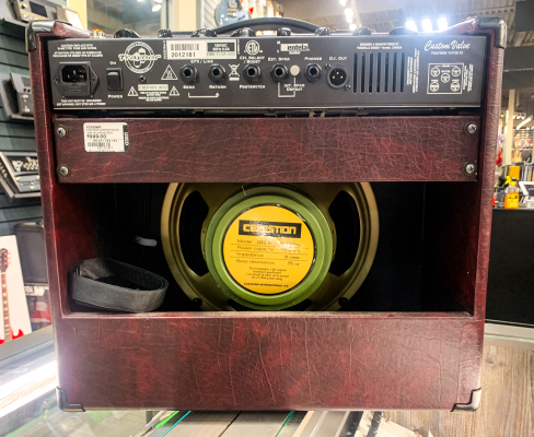 Store Special Product - Traynor - Custom Valve 15 Watt All-Tube 1x12 Guitar Combo Amp - Wine Red